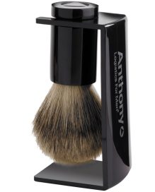 whisker-lifter-brush-and-stand