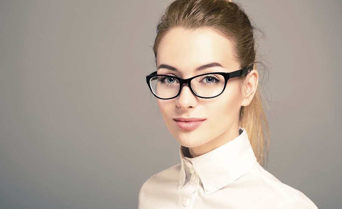 Eyeglasses or Laser Eye Surgery?  Which is Best?