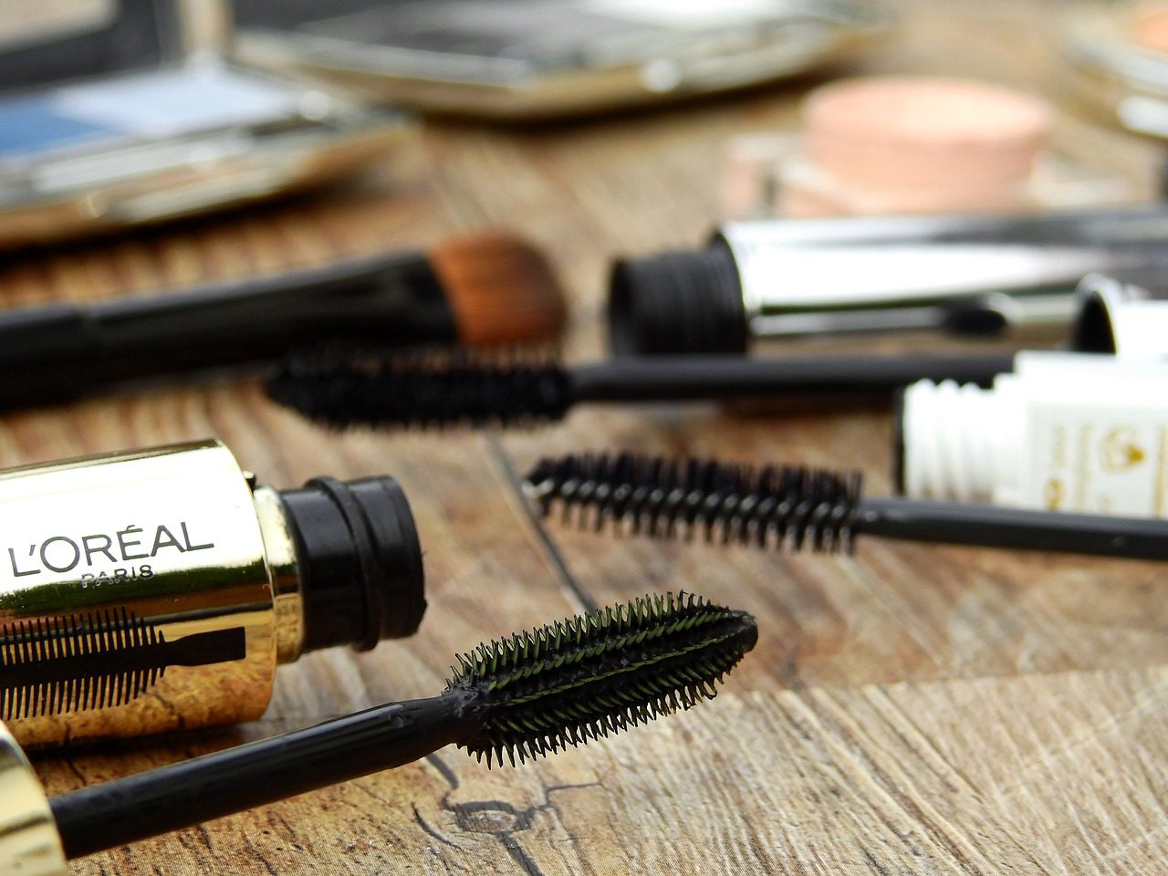 How To Avoid Horrible Infections From Old, Dirty Makeup