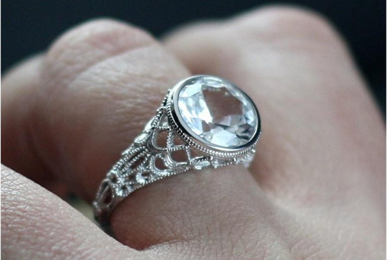 Wedding Tips: How to Buy the Best White Sapphire Rings