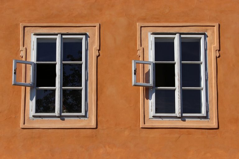 Home Decor: DIY Uses For Old Windows