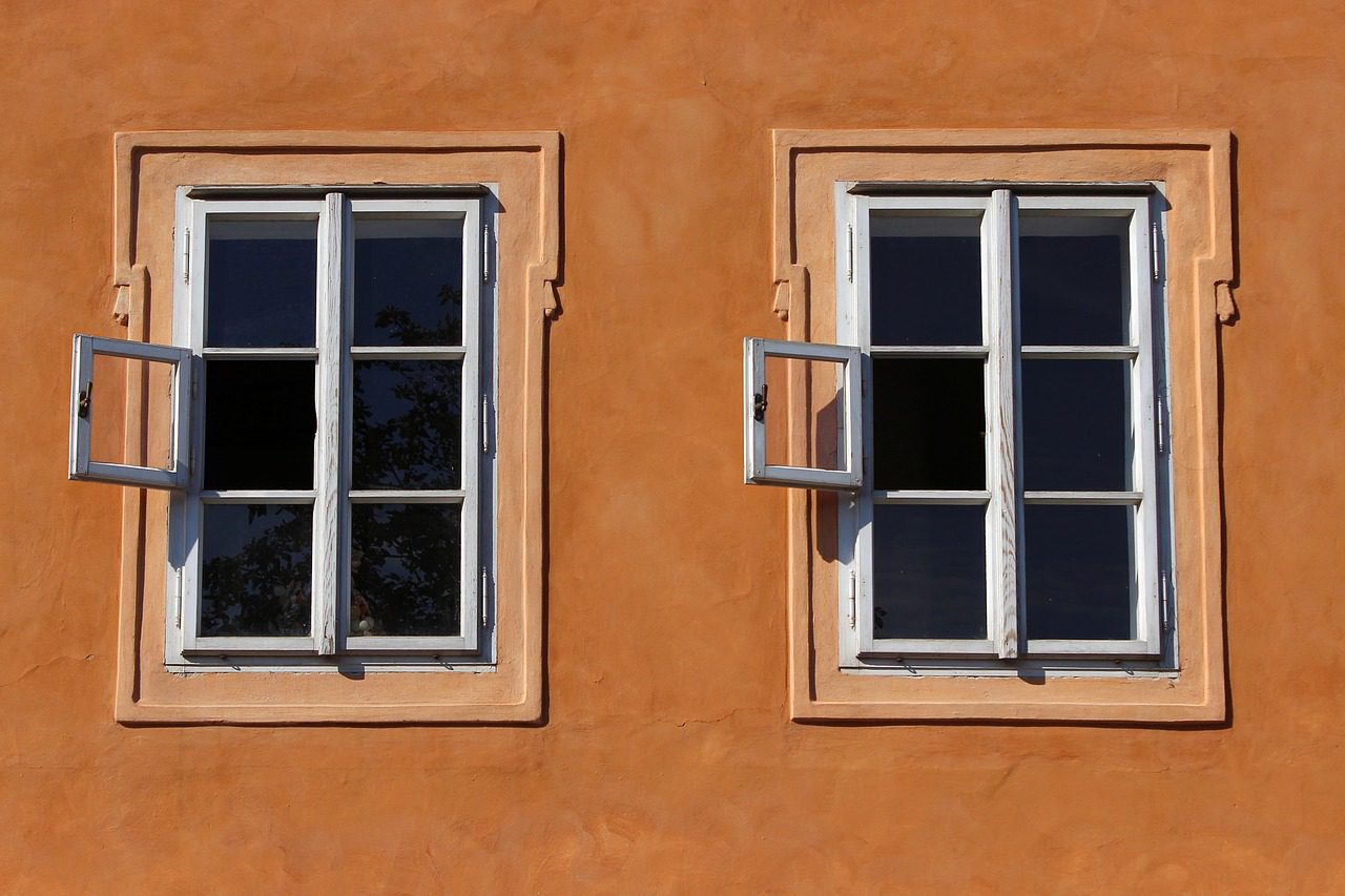 Home Decor: DIY Uses For Old Windows