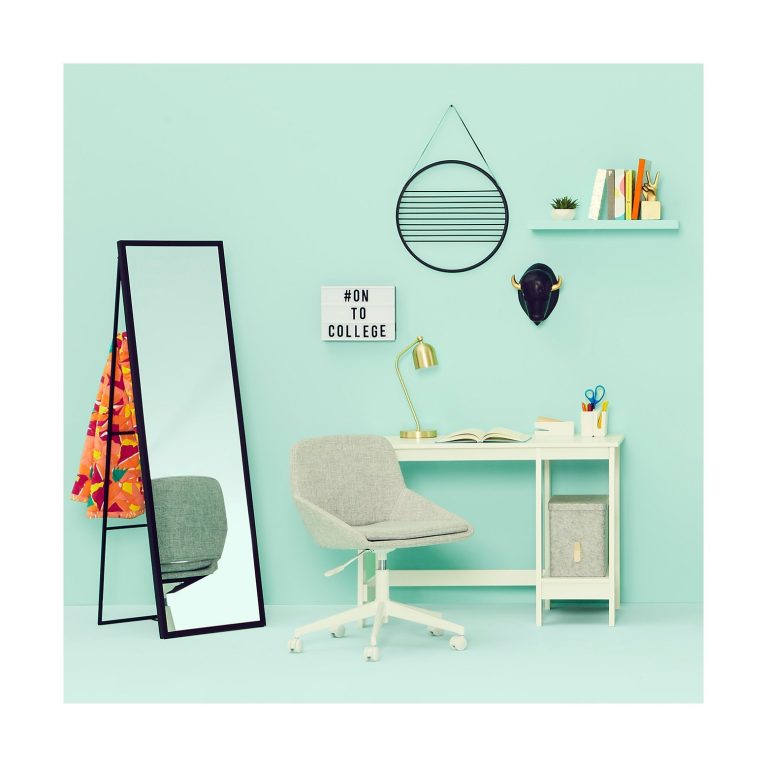 How To Help Decorate Your Child’s Dorm Room