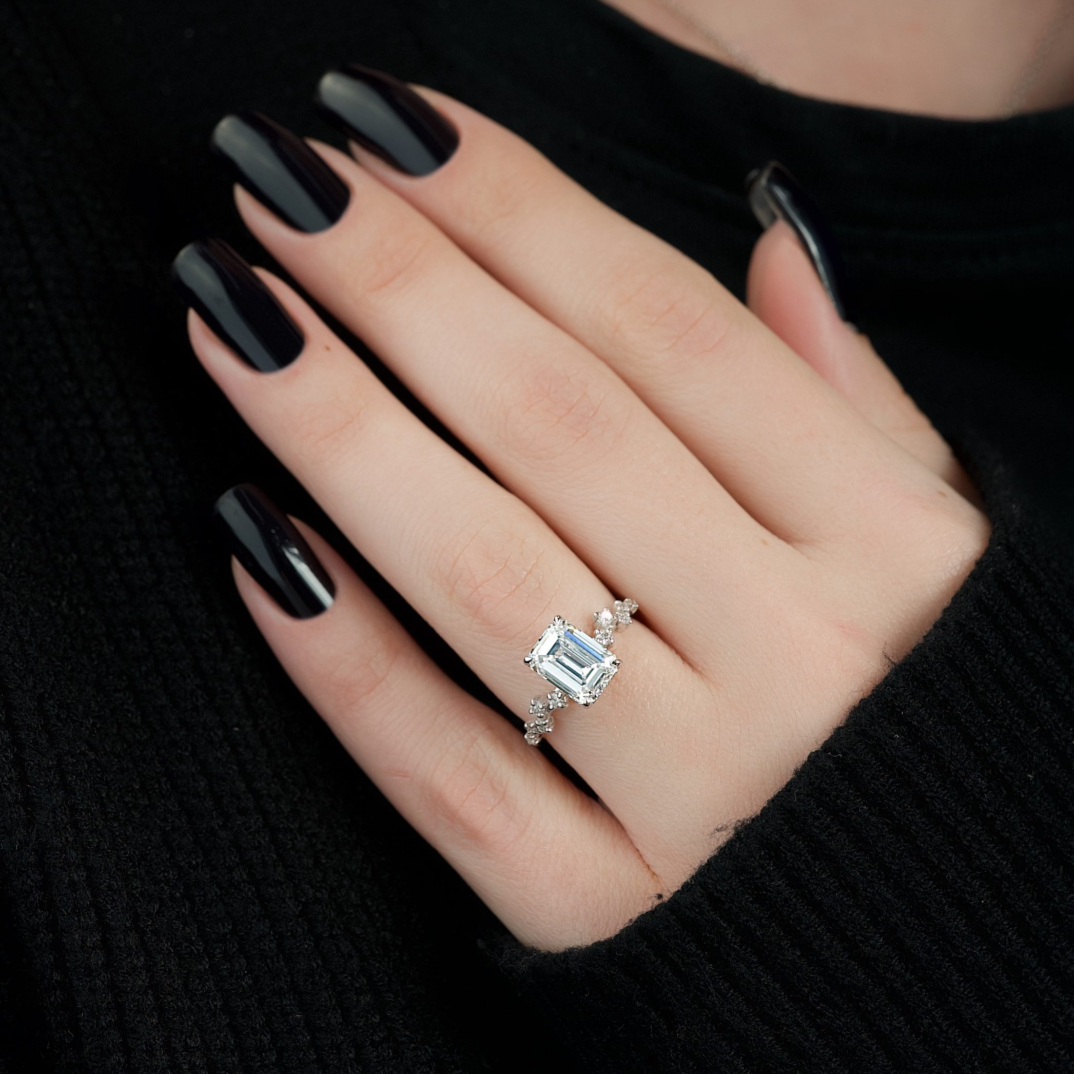 The 6 Best Emerald-Shaped Engagement Rings Styles