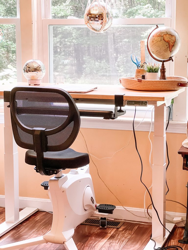 The Benefits of a Standing Desk for Moms