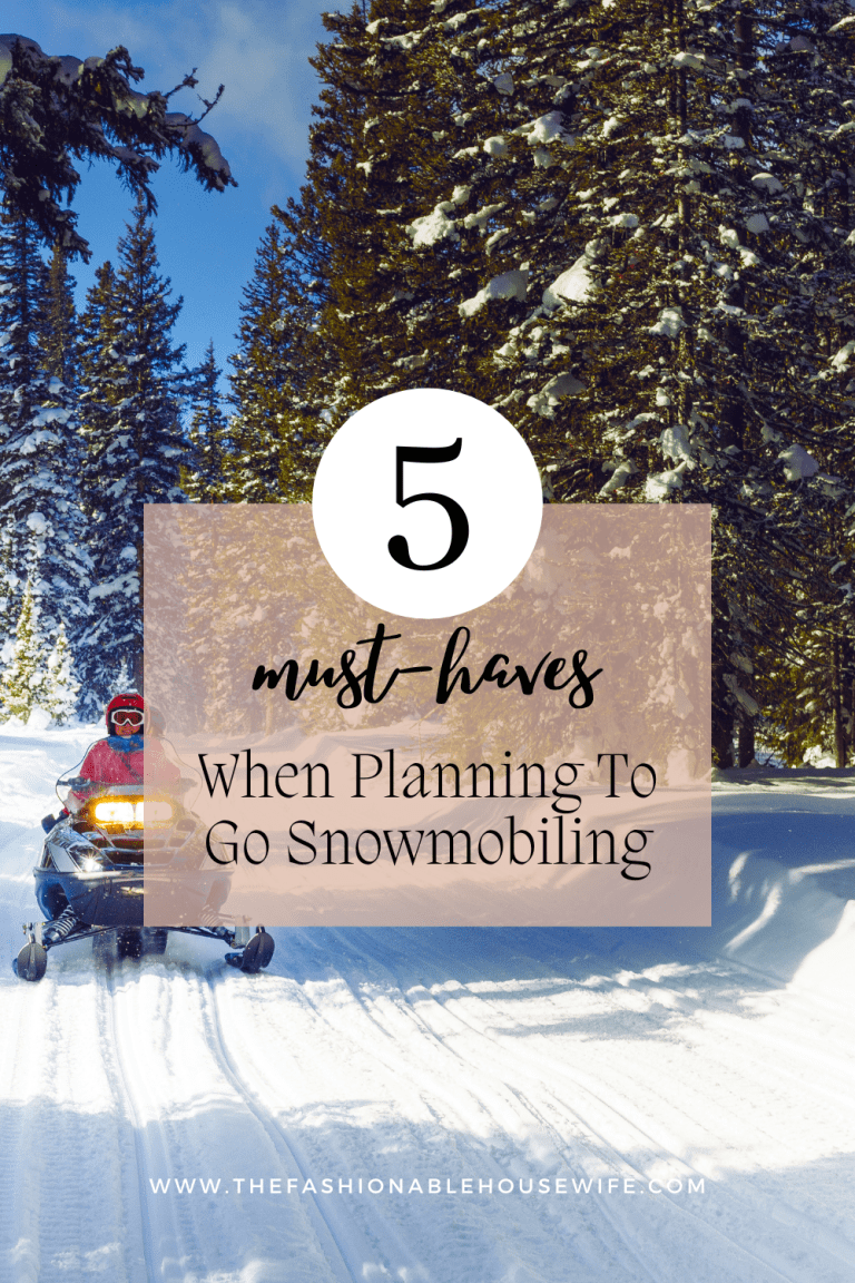 5 Must-Have Gear When Planning to Go Snowmobiling